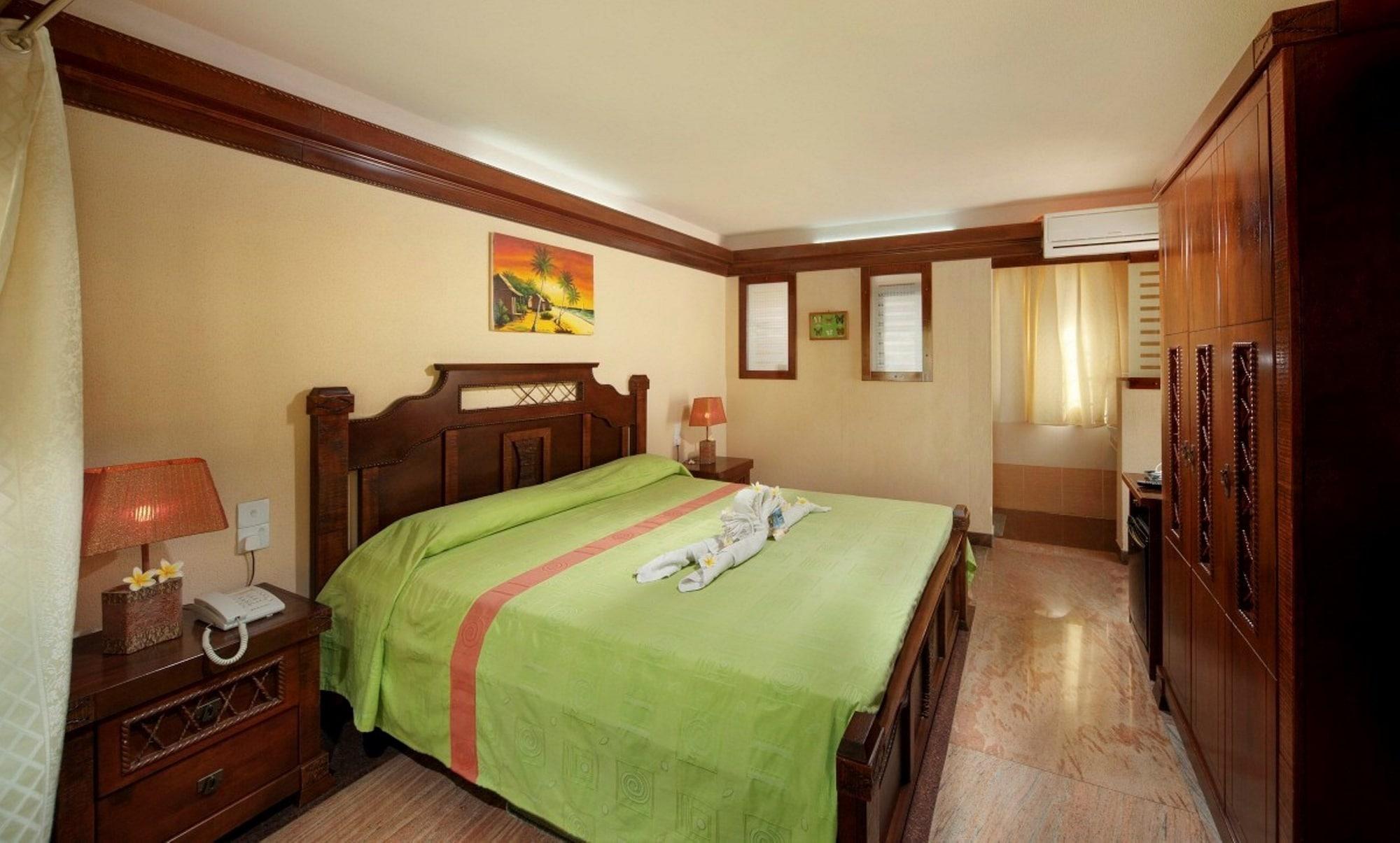 Manisa Hotel Flic-en-Flacq Екстериор снимка