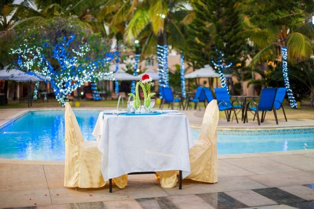 Manisa Hotel Flic-en-Flacq Екстериор снимка