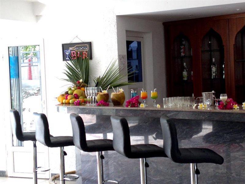 Manisa Hotel Flic-en-Flacq Екстериор снимка