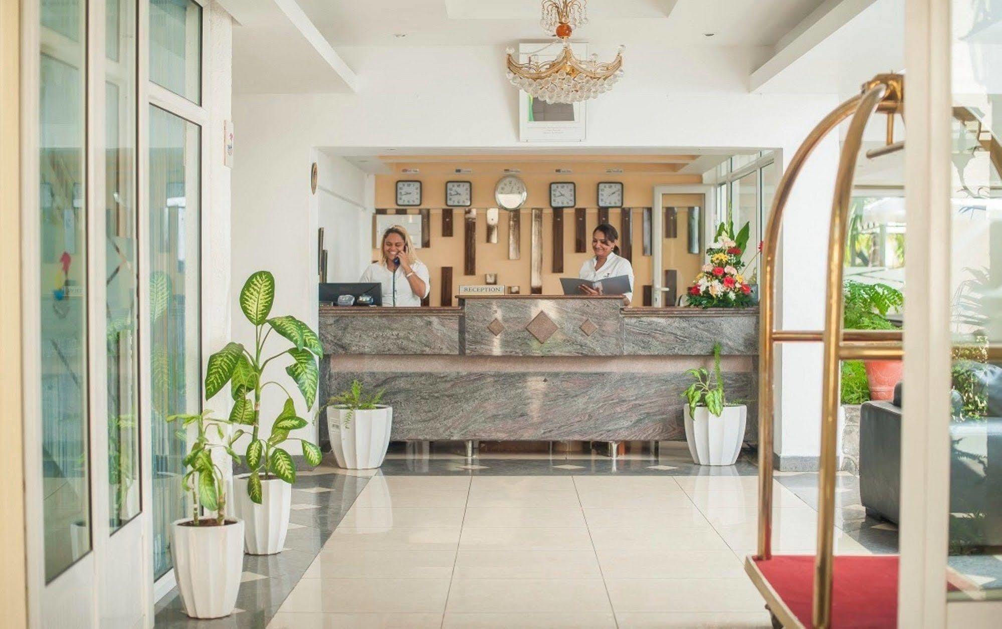 Manisa Hotel Flic-en-Flacq Екстериор снимка