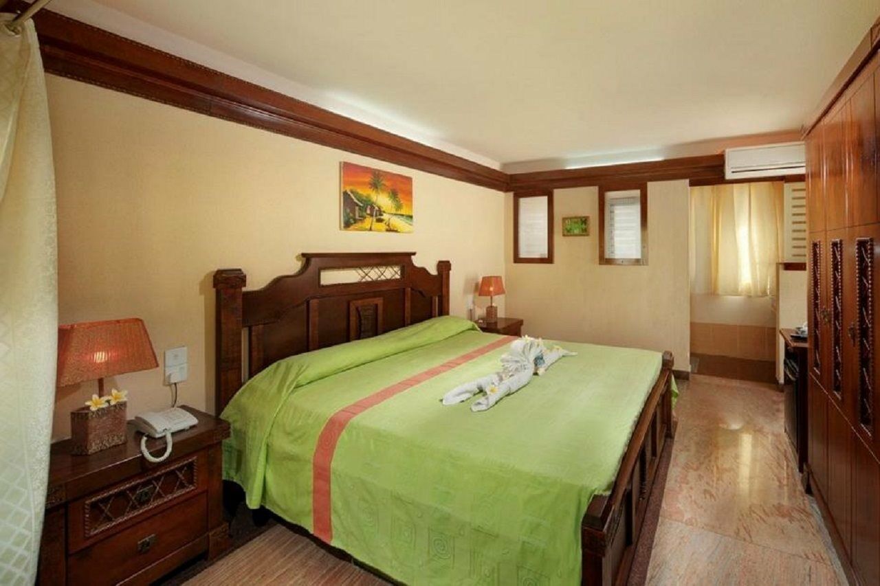 Manisa Hotel Flic-en-Flacq Екстериор снимка