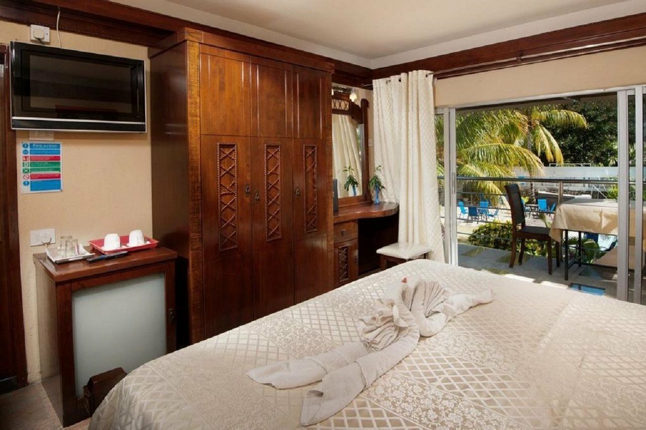 Manisa Hotel Flic-en-Flacq Екстериор снимка
